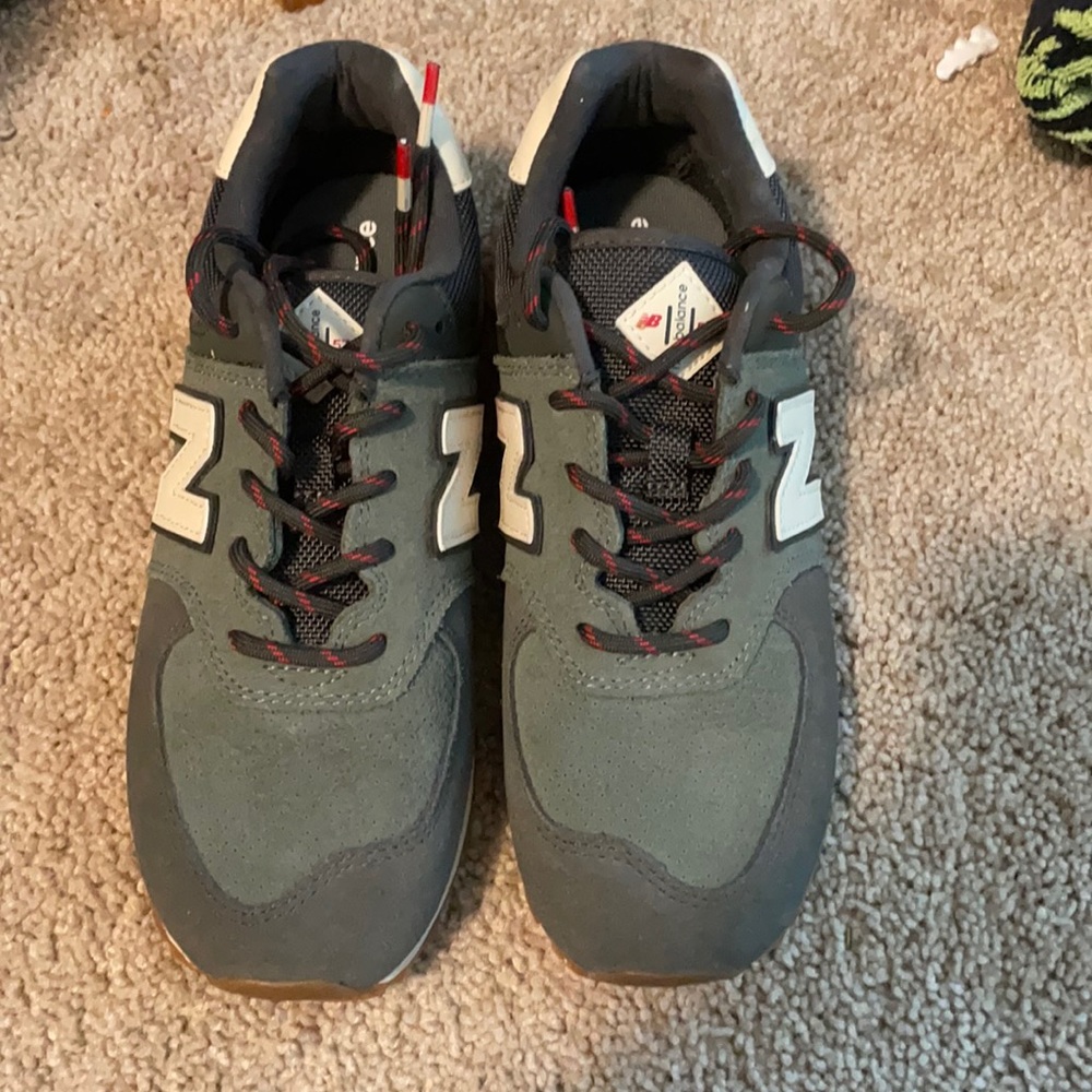 Boys size 3 new balance tennis shoes